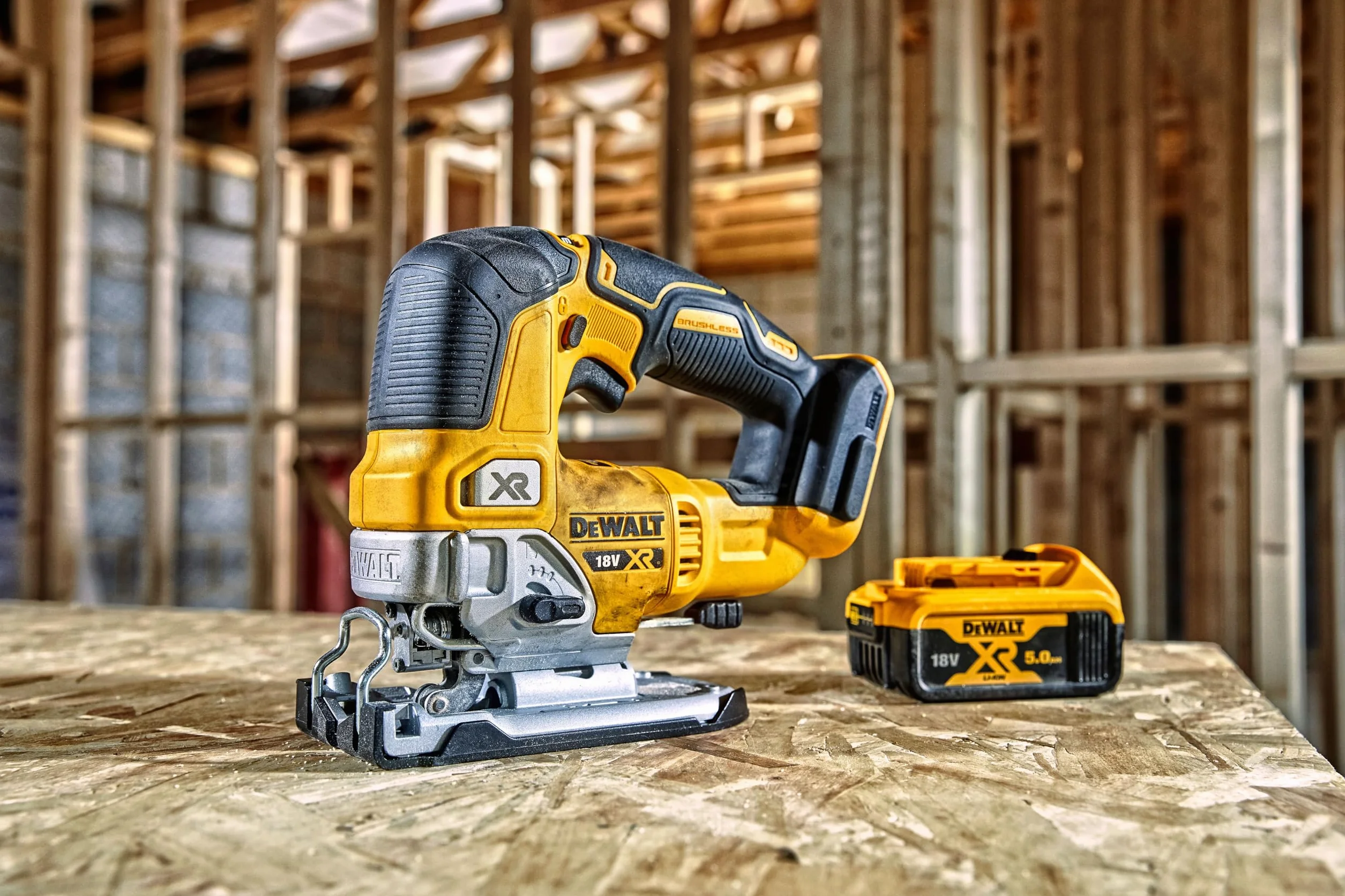 Dewalt Wyrzynarka Akumulatorowa 135 mm Żółty