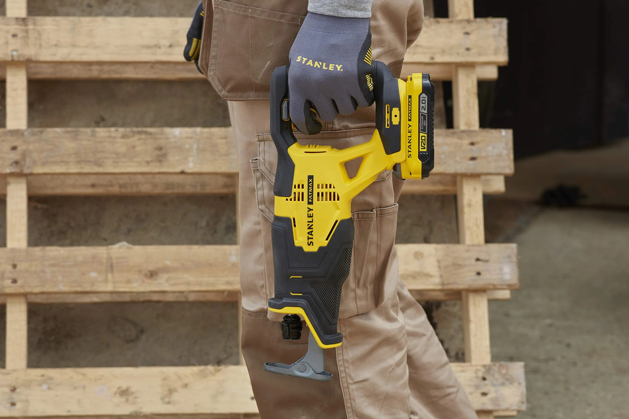Stanley FatMax SFMCS300D2K akumulatorowa piła szablasta 18 V (2,0 Ah, zmienna prędkość skokowa, wymiana brzeszczotu bez użycia narzędzi, ruchoma prowadnica, w zestawie 2 akumulatory, ładowarka,