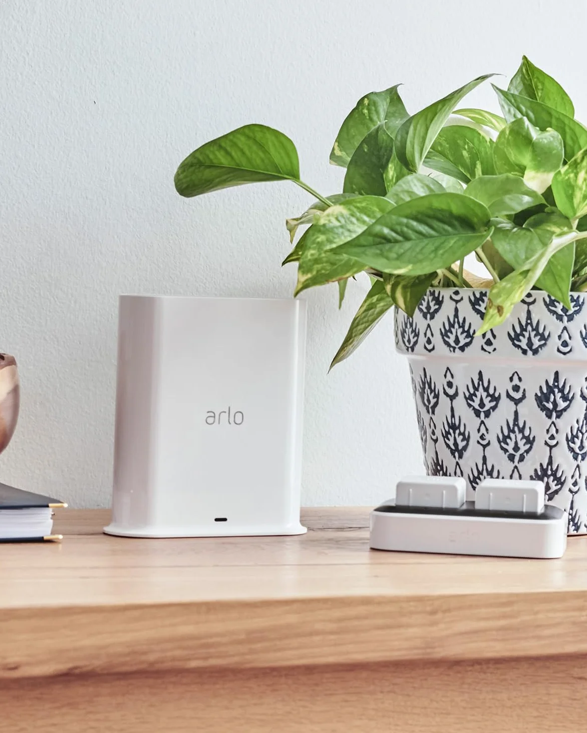 Arlo SmartHub certyfikowane akcesorium, akcesorium do kamer i dzwonków do drzwi Arlo, zapisywanie lokalne na karcie microSD, biały, VMB5000